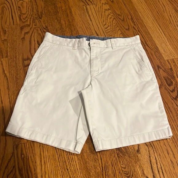 Vineyard Vines Other - Vineyard Vines Men’s White Bleaker Shorts Size 28